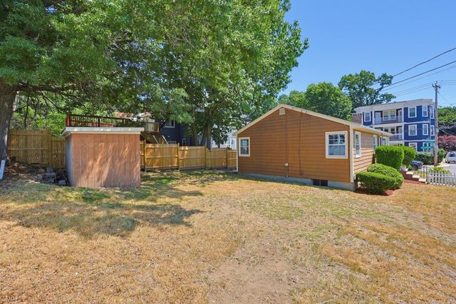 10 Meyer St, Boston, MA 02131