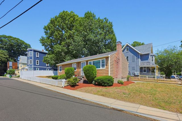 10 Meyer St, Boston, MA 02131