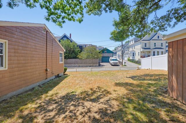 10 Meyer St, Boston, MA 02131