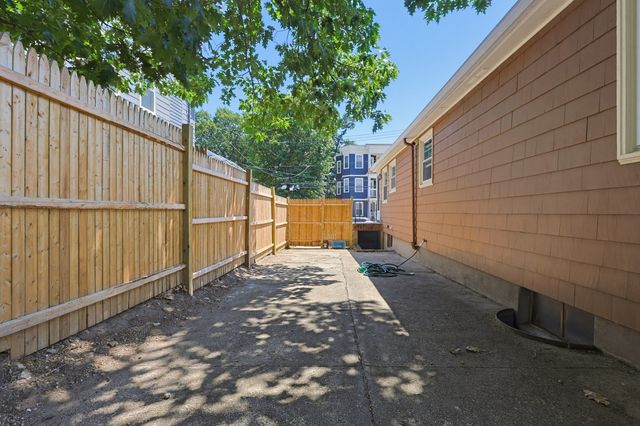 10 Meyer St, Boston, MA 02131