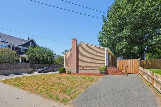 10 Meyer St, Boston, MA 02131