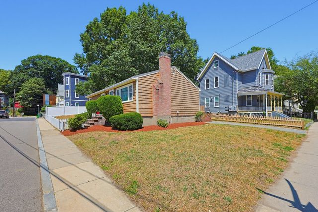 10 Meyer St, Boston, MA 02131