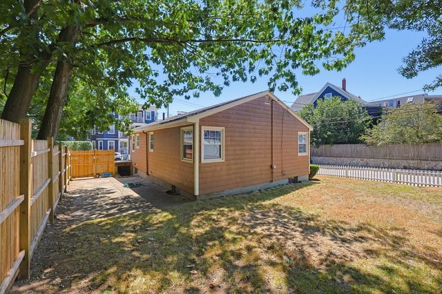 10 Meyer St, Boston, MA 02131