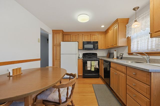 10 Meyer St, Boston, MA 02131