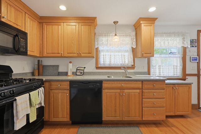 10 Meyer St, Boston, MA 02131