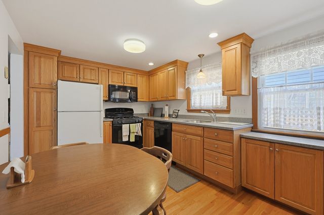 10 Meyer St, Boston, MA 02131