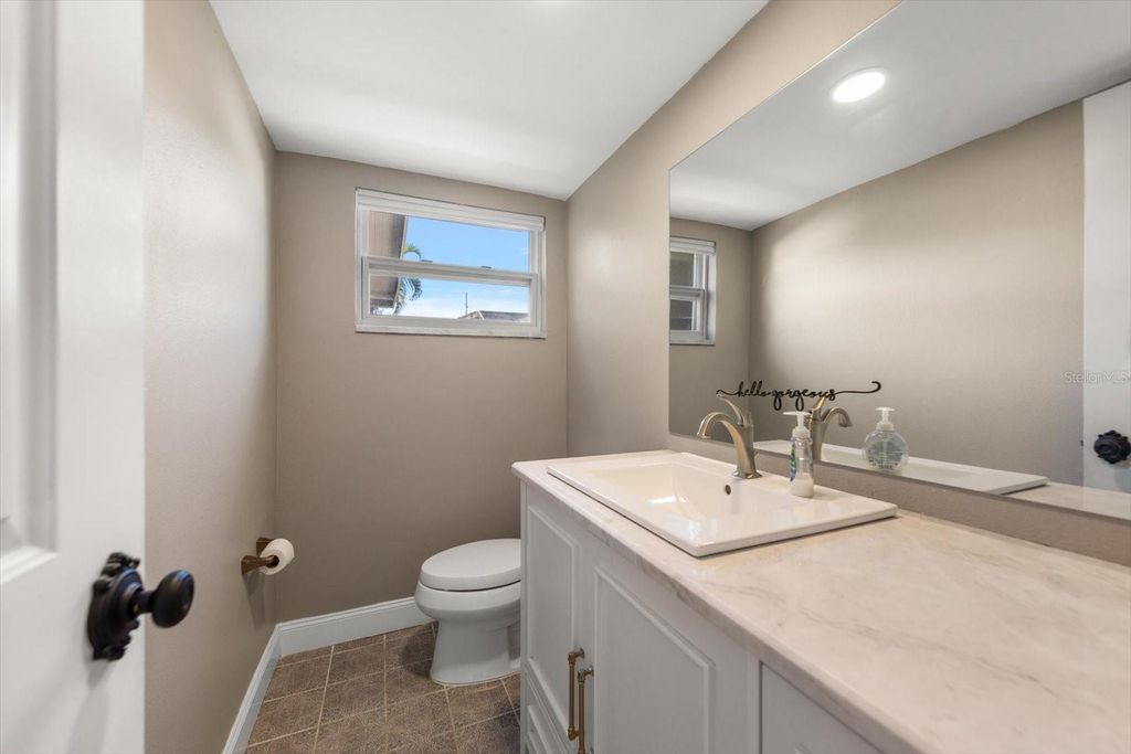 Image 13 of property listing at 12468 EMPIRE DRIVE, Seminole, FL 33772