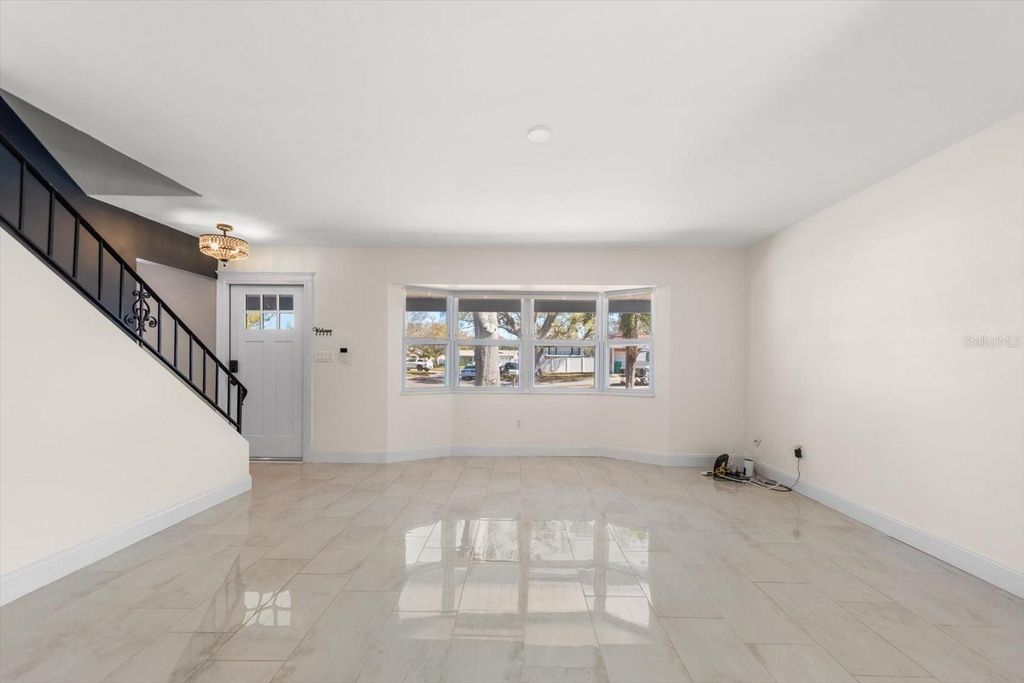 Image 14 of property listing at 12468 EMPIRE DRIVE, Seminole, FL 33772