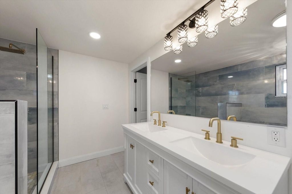 Image 16 of property listing at 12468 EMPIRE DRIVE, Seminole, FL 33772