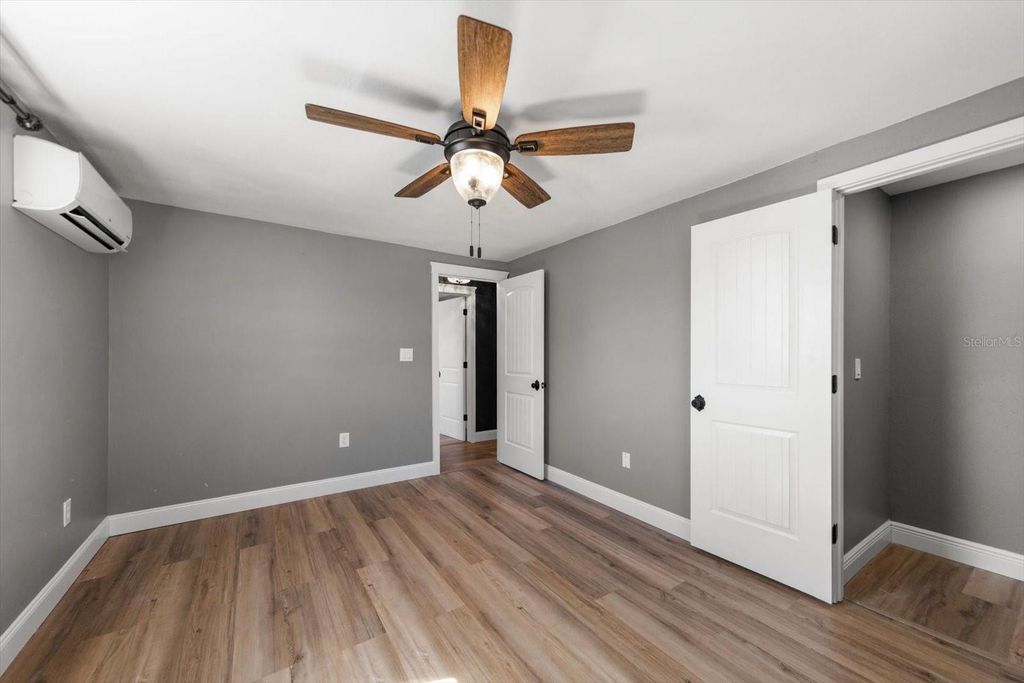 Image 22 of property listing at 12468 EMPIRE DRIVE, Seminole, FL 33772