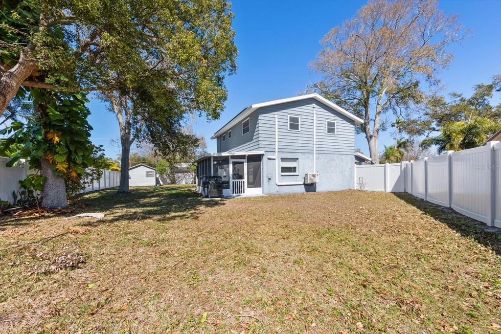 Image 26 of property listing at 12468 EMPIRE DRIVE, Seminole, FL 33772