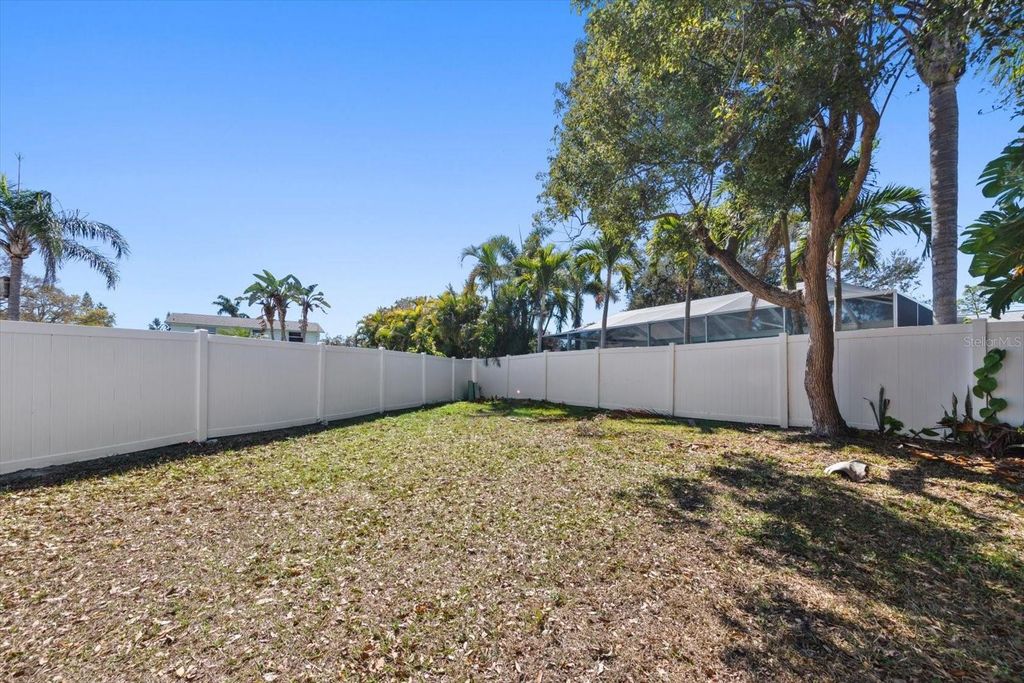 Image 27 of property listing at 12468 EMPIRE DRIVE, Seminole, FL 33772