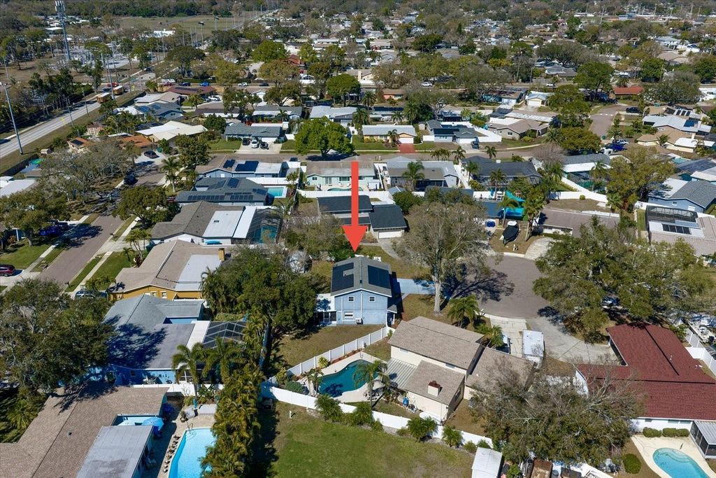 Image 28 of property listing at 12468 EMPIRE DRIVE, Seminole, FL 33772