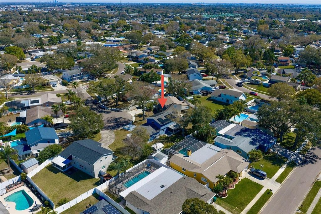 Image 29 of property listing at 12468 EMPIRE DRIVE, Seminole, FL 33772