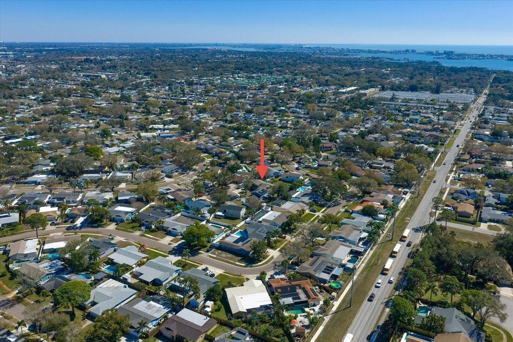 Image 30 of property listing at 12468 EMPIRE DRIVE, Seminole, FL 33772