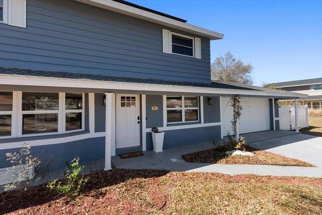 Image 33 of property listing at 12468 EMPIRE DRIVE, Seminole, FL 33772