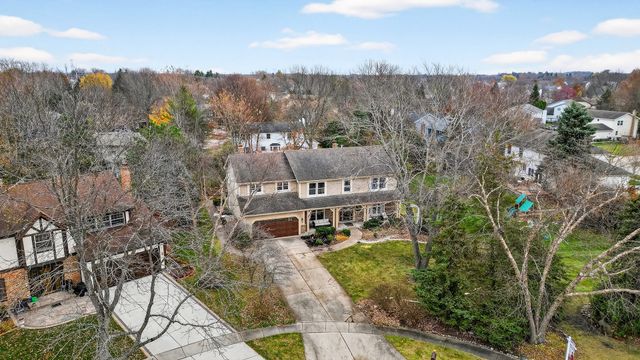 1404 Amy Lane, Libertyville, IL 60048