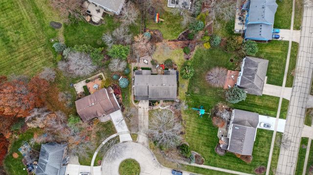 1404 Amy Lane, Libertyville, IL 60048