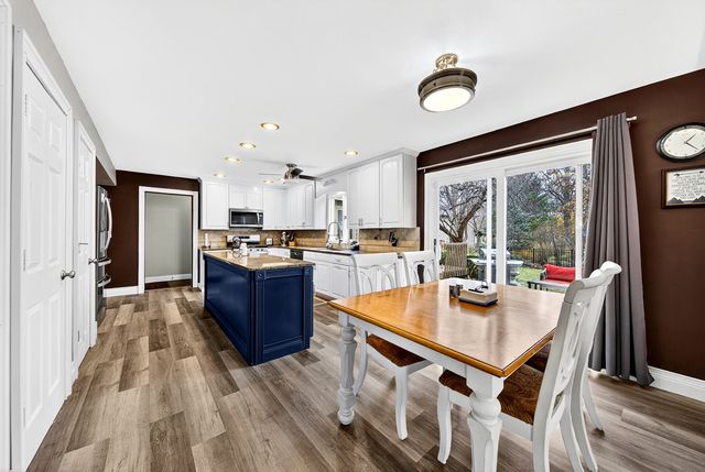 1404 Amy Lane, Libertyville, IL 60048