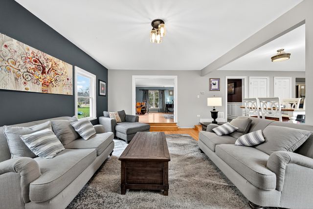 1404 Amy Lane, Libertyville, IL 60048