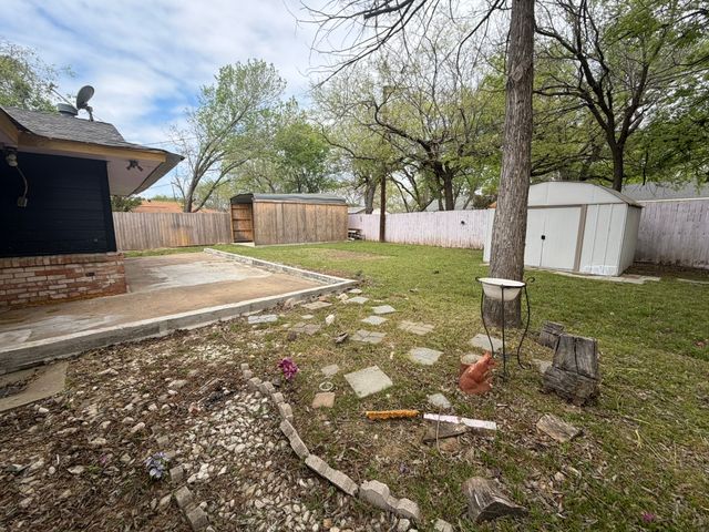 1817 W Belden Street, Sherman, TX 75092