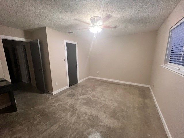 1605 Triple Crown Dr, Corpus Christi, TX 78417