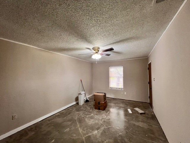 1605 Triple Crown Dr, Corpus Christi, TX 78417