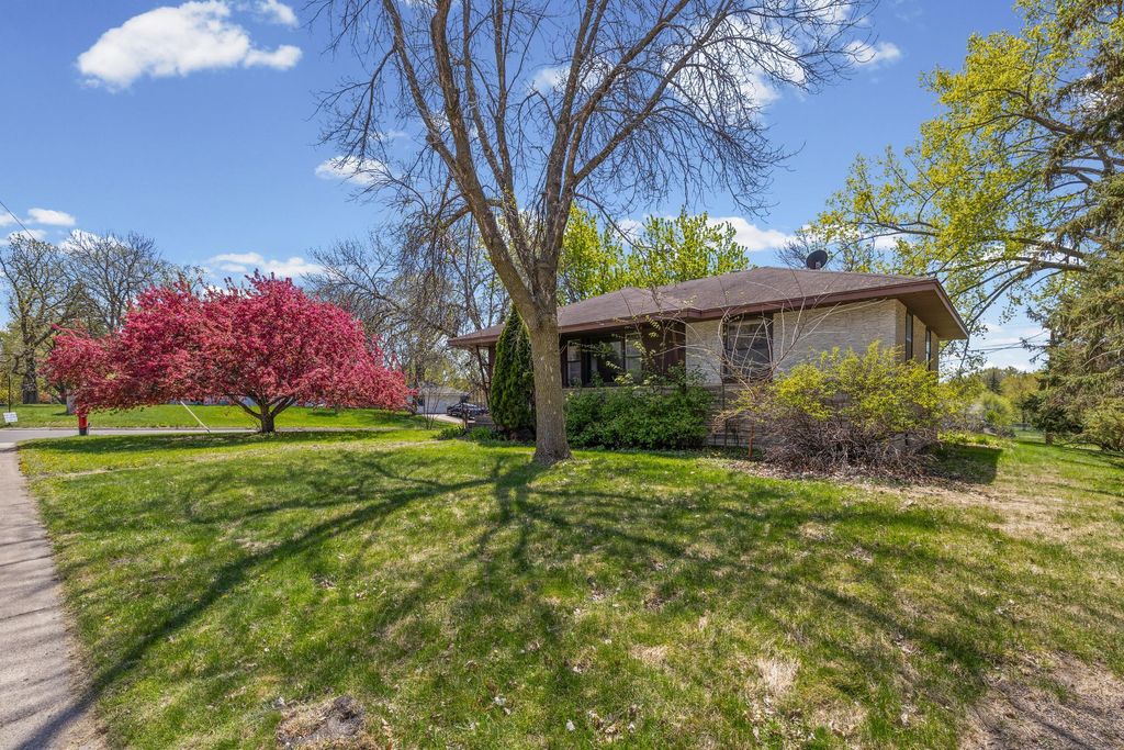 828 Northdale Boulevard NW, Coon Rapids, MN 55448