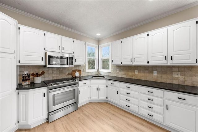 14602 HEMLOCK Street, Overland Park, KS 66223