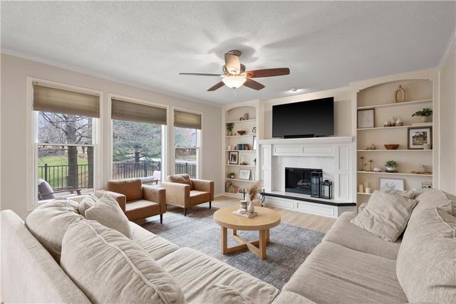 14602 HEMLOCK Street, Overland Park, KS 66223