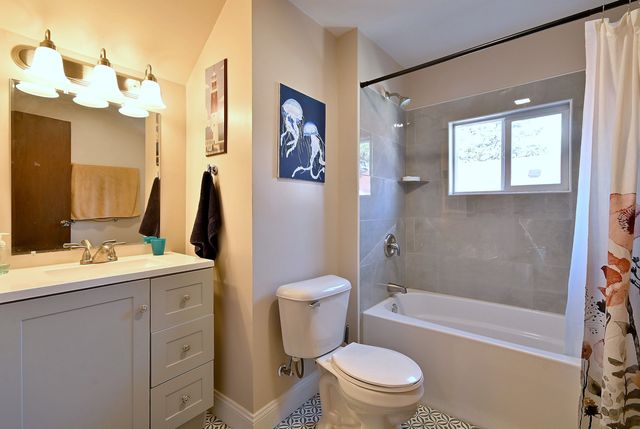 2221 119th Place, Blue Island, IL 60406