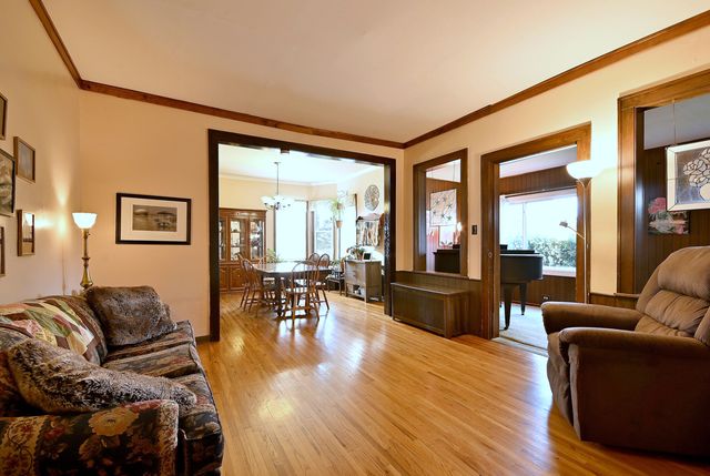 2221 119th Place, Blue Island, IL 60406