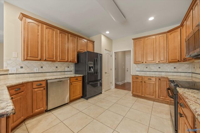 7011 Freedom Park Circle SE, Owens Cross Roads, AL 35763