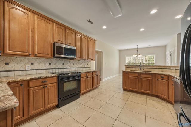 7011 Freedom Park Circle SE, Owens Cross Roads, AL 35763
