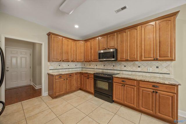 7011 Freedom Park Circle SE, Owens Cross Roads, AL 35763