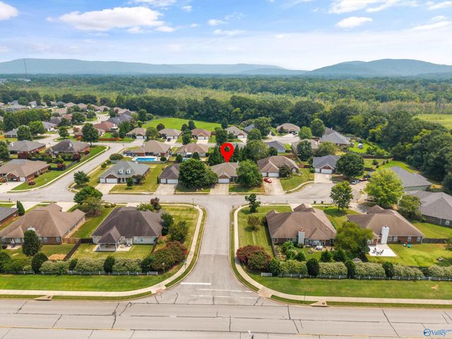 7011 Freedom Park Circle SE, Owens Cross Roads, AL 35763