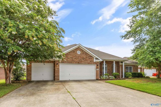 7011 Freedom Park Circle SE, Owens Cross Roads, AL 35763