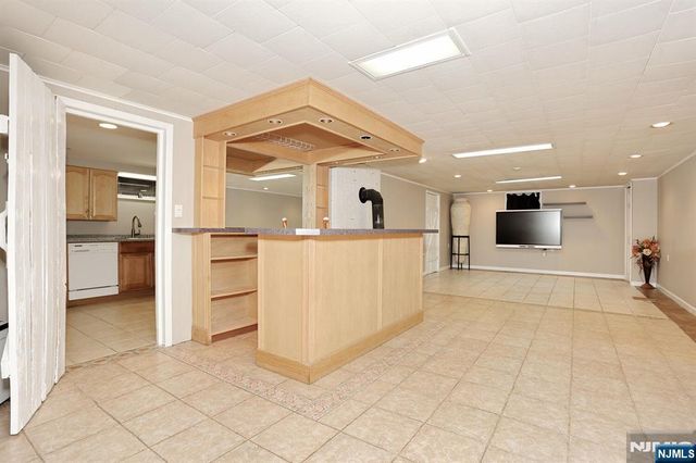 16 Maple Avenue, South Hackensack, NJ 07606