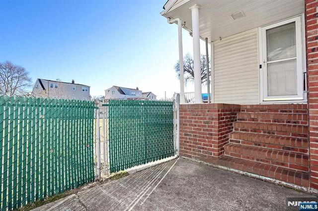 16 Maple Avenue, South Hackensack, NJ 07606