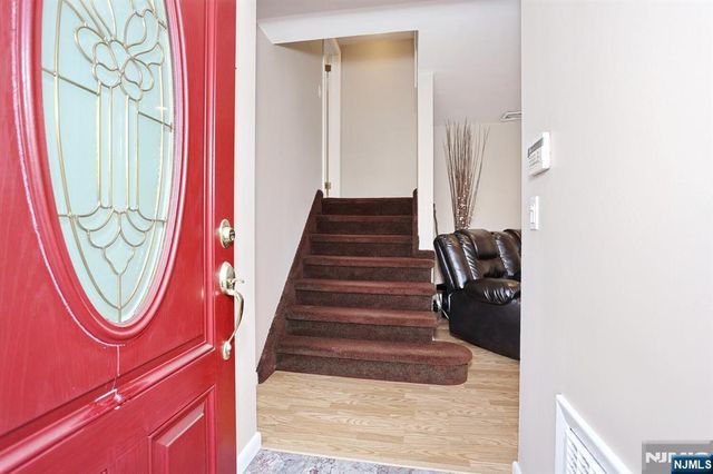 16 Maple Avenue, South Hackensack, NJ 07606