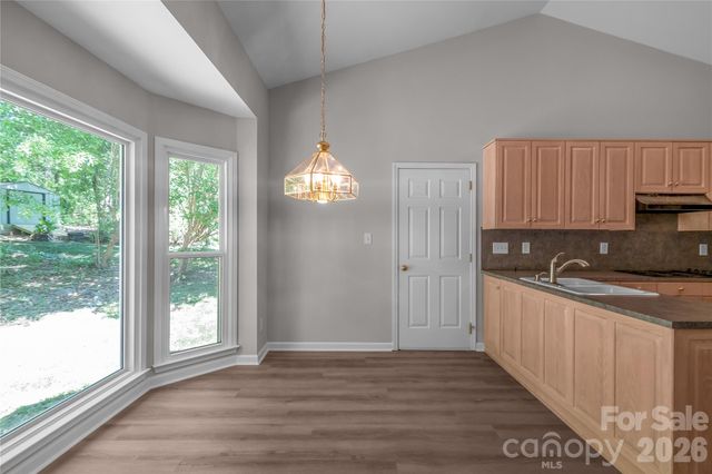 10713 Ridge Acres Road, Charlotte, NC 28214