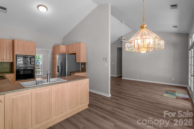 10713 Ridge Acres Road, Charlotte, NC 28214
