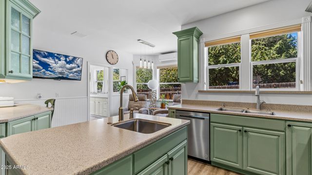 303 W JUNIPER Avenue, Flagstaff, AZ 86001