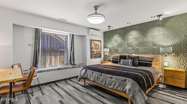 303 W JUNIPER Avenue, Flagstaff, AZ 86001