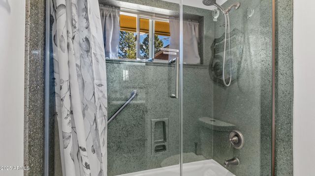 303 W JUNIPER Avenue, Flagstaff, AZ 86001