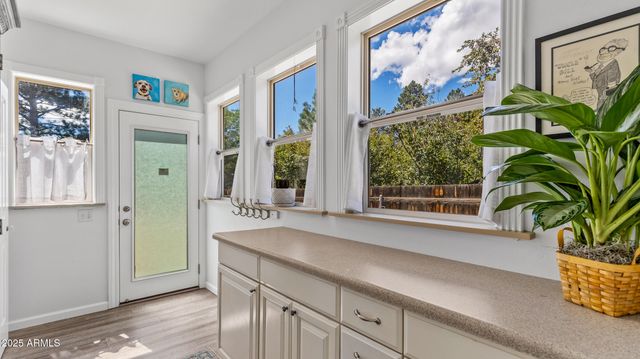 303 W JUNIPER Avenue, Flagstaff, AZ 86001