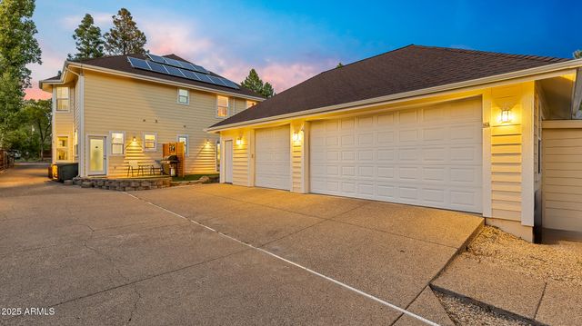 303 W JUNIPER Avenue, Flagstaff, AZ 86001