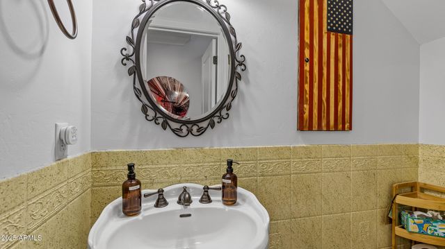 303 W JUNIPER Avenue, Flagstaff, AZ 86001