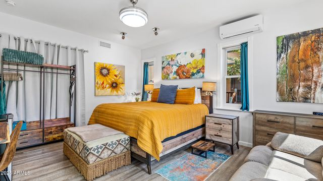 303 W JUNIPER Avenue, Flagstaff, AZ 86001