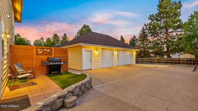 303 W JUNIPER Avenue, Flagstaff, AZ 86001